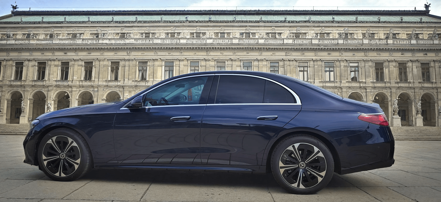 Viaje seguro, atención personalizada, nuestros autos para usted - Rodriguez Limousine Service Viaje seguro, atención personalizada, nuestros autos para usted, experiencia y profesionalidad.