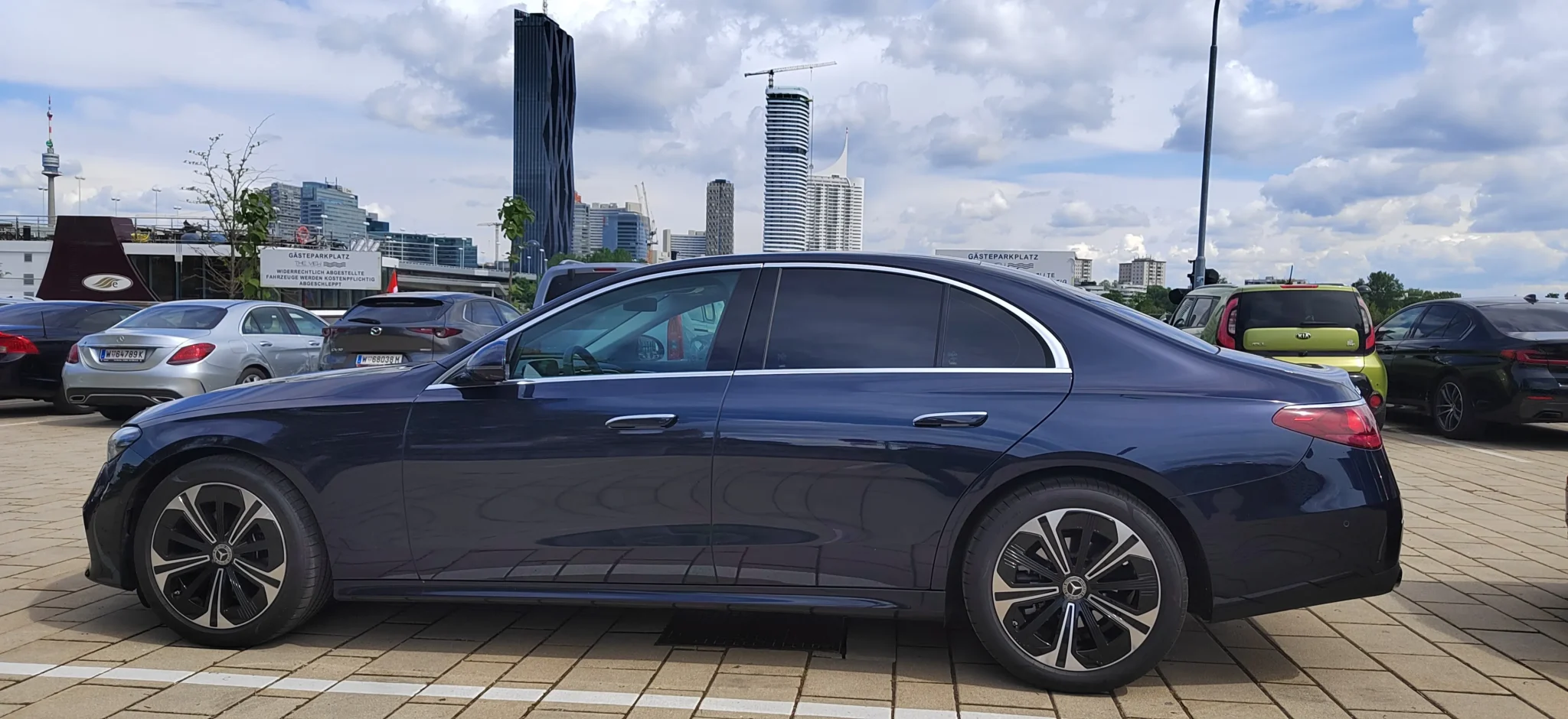 MB E-Class en el Danubio